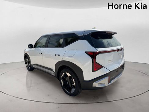 New 2027 Kia Seltos S FWD image 5