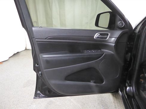 Used 2018 Jeep Grand Cherokee Laredo image 20