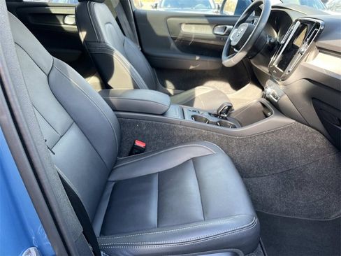 Used 2025 Volvo XC40 B5 Core w/ Climate Package image 23
