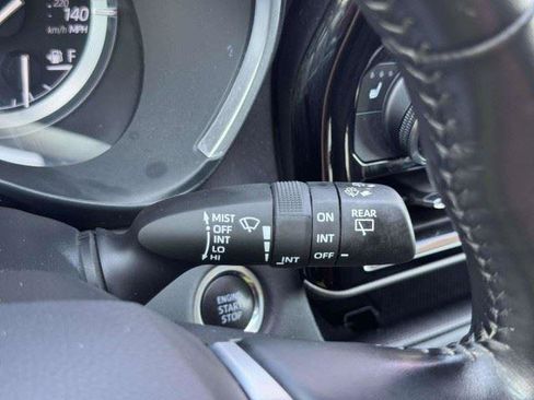 Used 2021 Toyota Highlander XLE AWD/4WD image 27