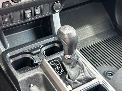 Used 2019 Toyota Tacoma SR5 RWD image 39