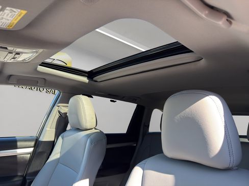 Used 2019 Toyota Highlander XLE image 28