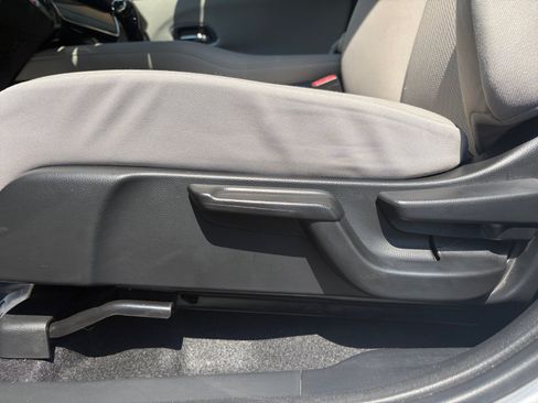 Used 2018 Honda HR-V EX image 14