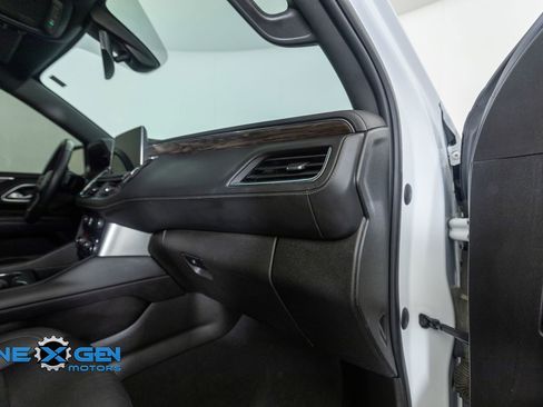 Used 2022 Chevrolet Tahoe Z71 w/ Luxury Package AWD/4WD image 38