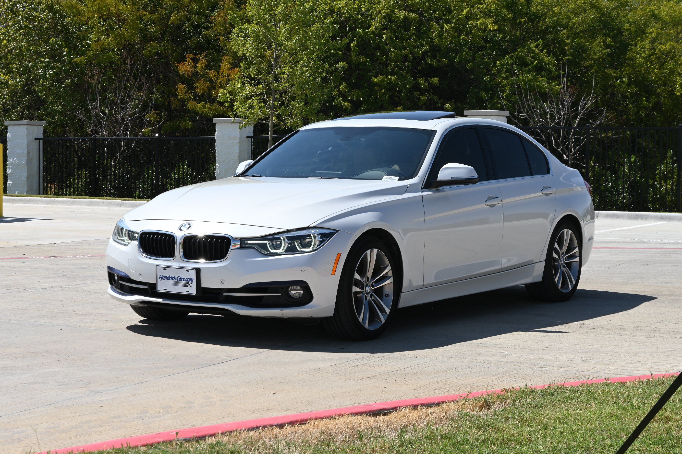 Used 2017 BMW 330i Sedan RWD image 3