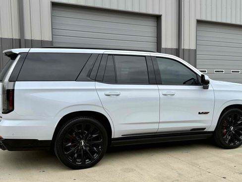Used 2026 Cadillac Escalade V w/ LPO, ONYX Package AWD/4WD image 17