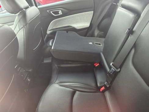 Used 2023 Jeep Compass Latitude AWD/4WD image 15