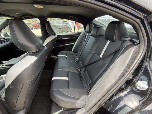 Used 2025 Toyota Camry SE image 31