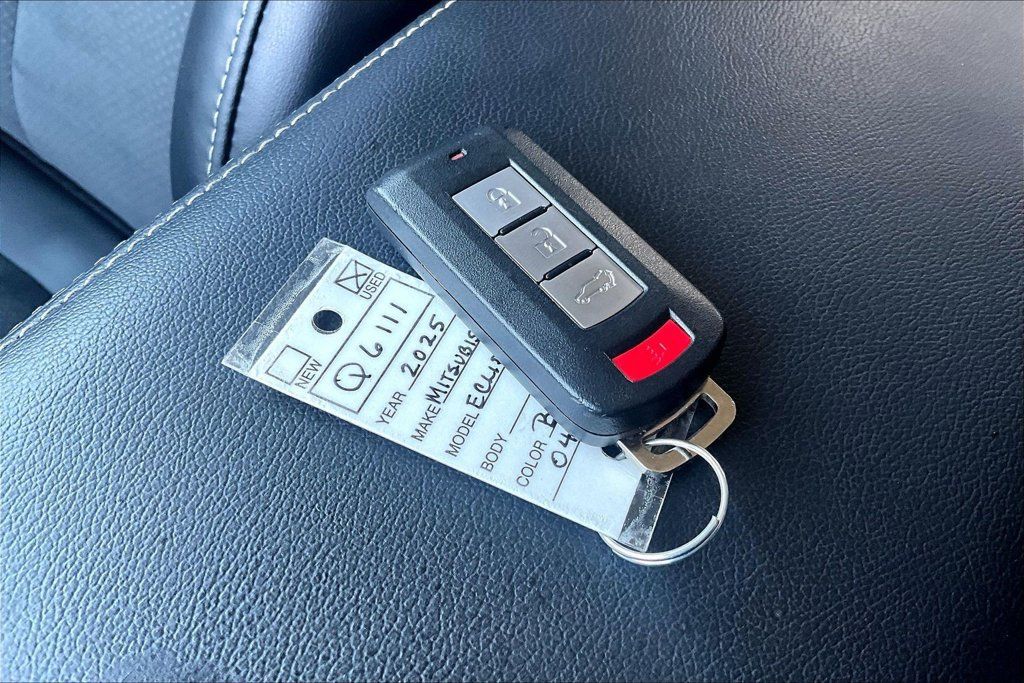 Used 2025 Mitsubishi Eclipse Cross SE AWD/4WD image 11