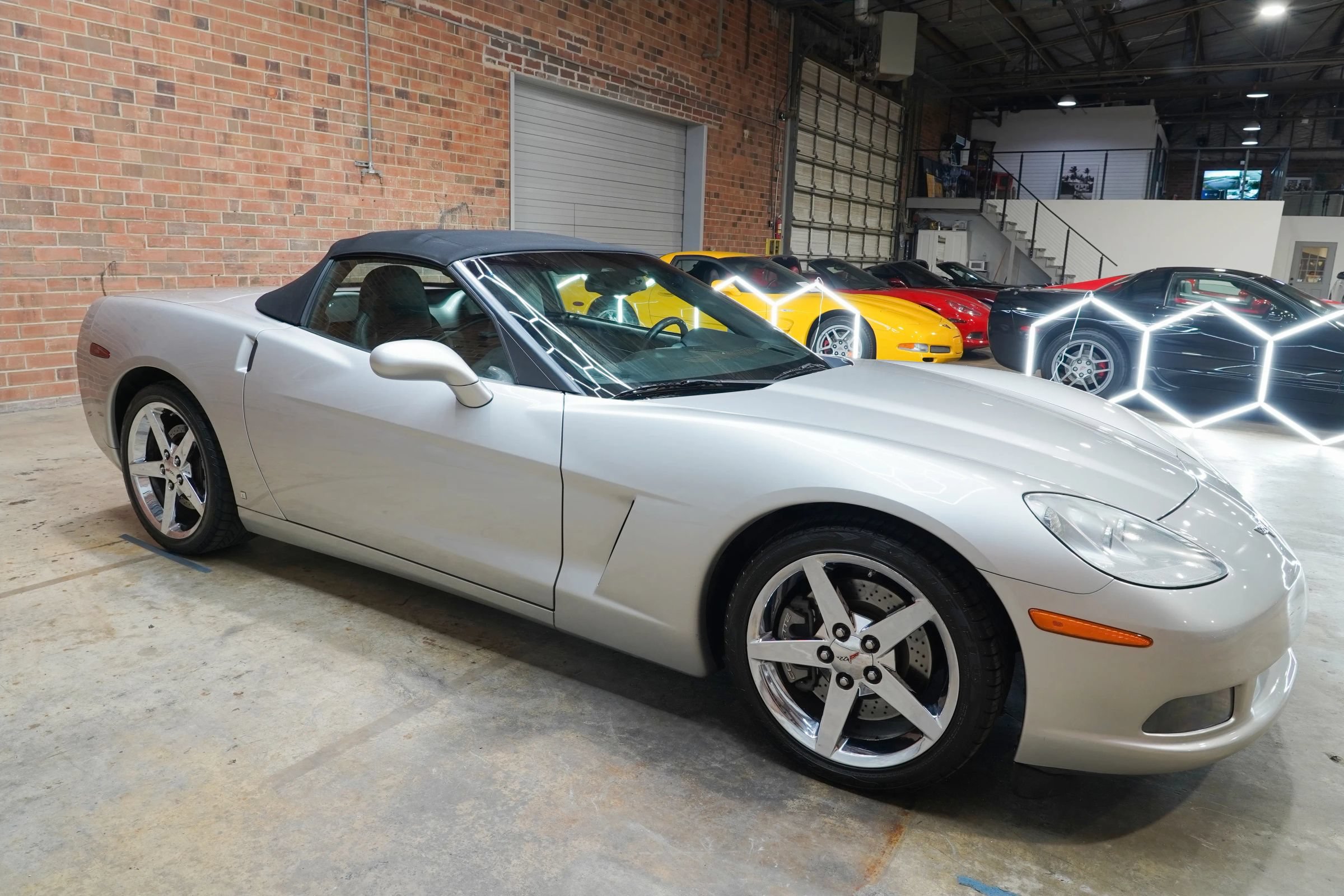 Used 2006 Chevrolet Corvette Coupe w/ Preferred Equipment Group RWD image 2
