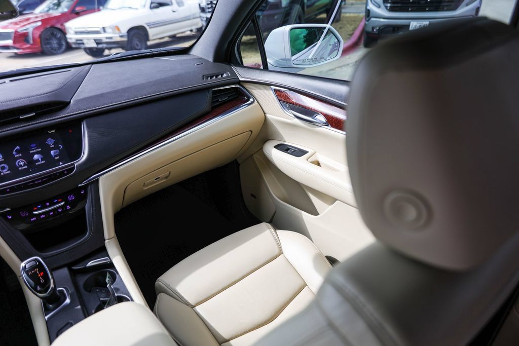 Used 2018 Cadillac XT5 Luxury w/ Driver Awareness Package FWD image 27