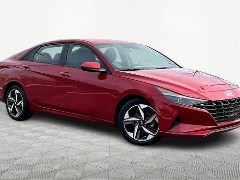 Certified 2023 Hyundai Elantra SEL w/ Convenience Package FWD image 3