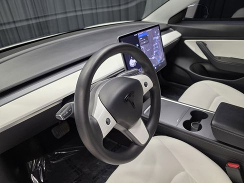 Used 2021 Tesla Model 3 Standard Range Plus image 19