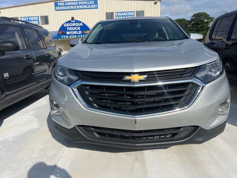 Used 2021 Chevrolet Equinox LT image 2