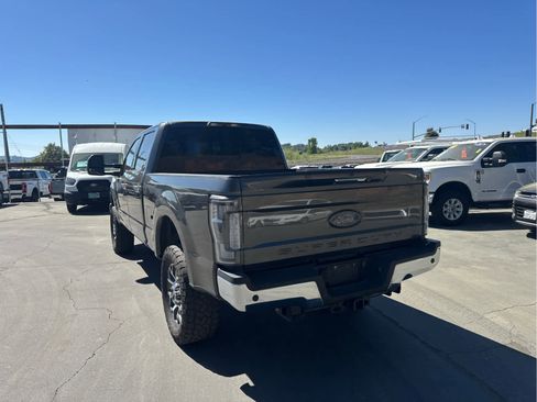 Used 2017 Ford F250 Lariat w/ Chrome Package image 7