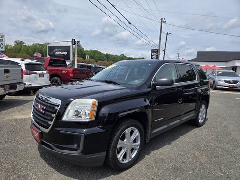 Used 2017 GMC Terrain SLE FWD image 1