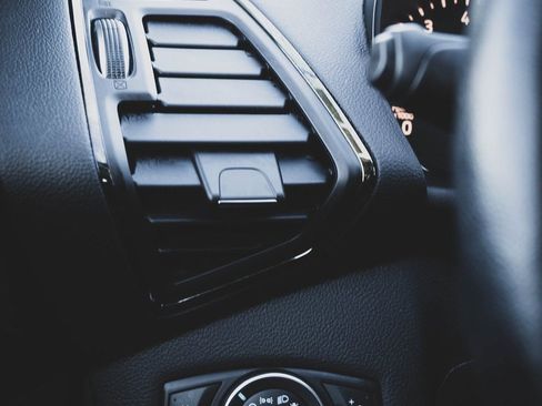 Used 2018 Ford Escape Titanium w/ Ford Safe & Smart Package image 14