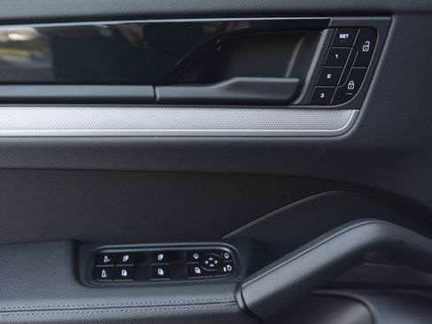 Used 2026 Porsche Cayenne S image 14