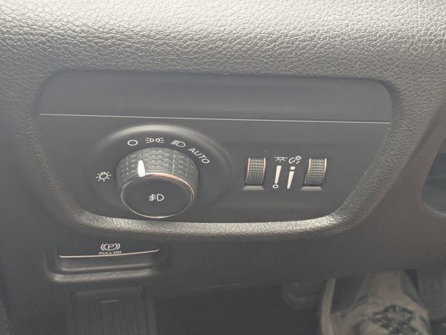 Used 2023 Jeep Grand Cherokee Limited AWD/4WD image 30