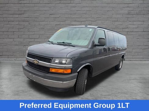 Used 2017 Chevrolet Express 3500 LT w/ LT Preferred Equipment Group RWD image 4