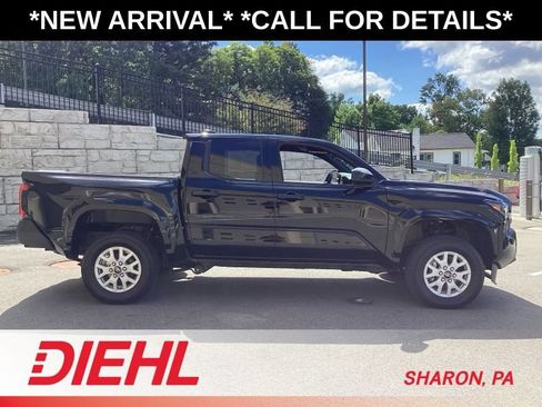 Used 2025 Toyota Tacoma SR AWD/4WD image 9