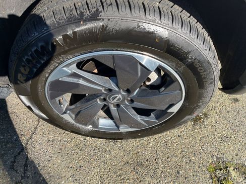 Used 2025 Nissan Rogue SV image 32