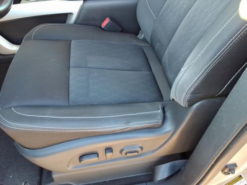 Used 2018 Nissan Titan SV w/ SV Convenience Package image 24