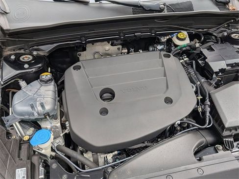 Certified 2023 Volvo XC40 B5 Plus w/ Protection Package Premier image 31