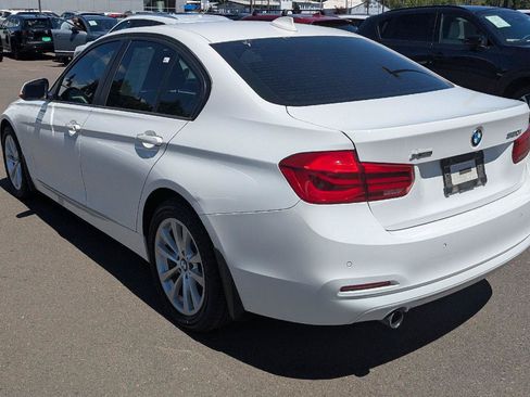 Used 2018 BMW 320i xDrive Sedan AWD/4WD image 3