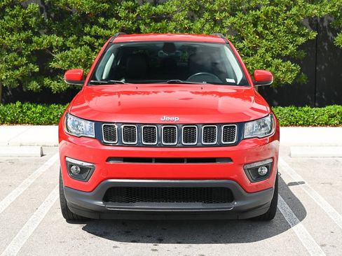 Used 2018 Jeep Compass Latitude FWD image 2