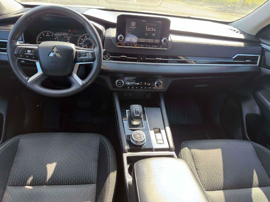 Used 2022 Mitsubishi Outlander ES AWD/4WD image 11