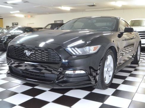 Used 2016 Ford Mustang Coupe RWD image 5