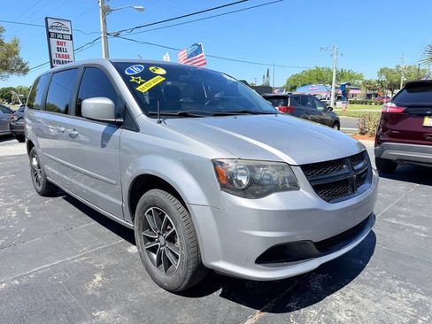 Used 2016 Dodge Grand Caravan SE FWD image 1