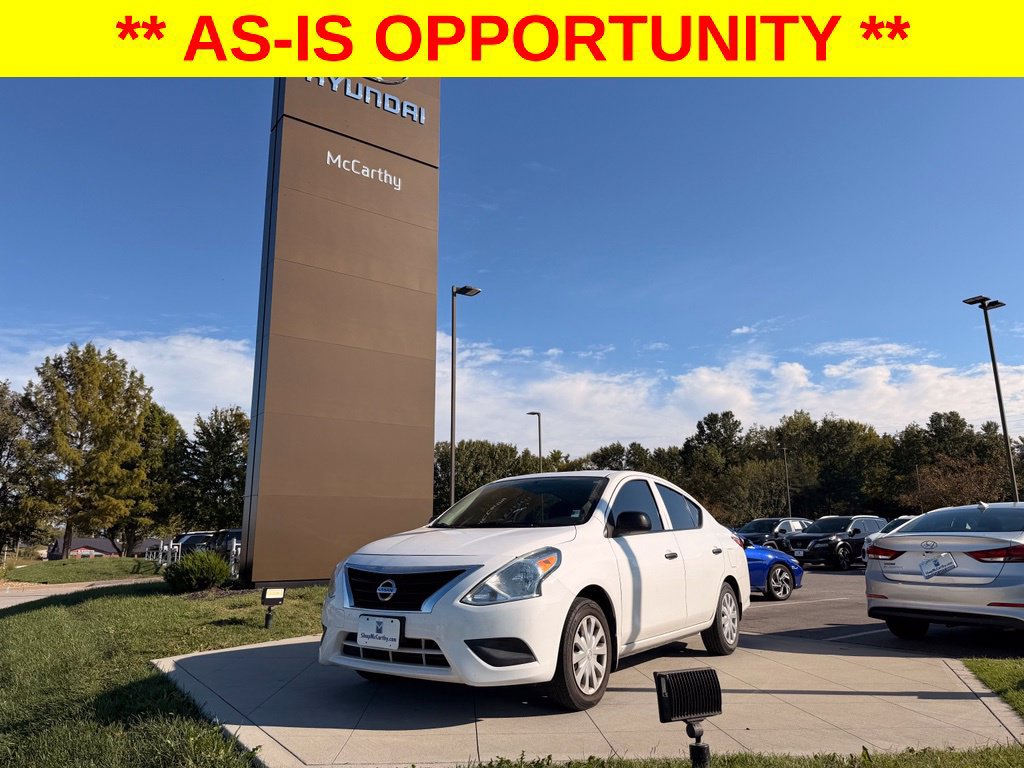 Used 2015 Nissan Versa S FWD image 1