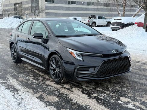 Used 2023 Toyota Corolla SE image 3