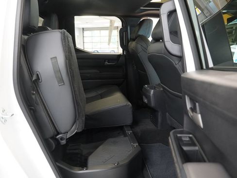 Used 2025 Toyota Tacoma Limited AWD/4WD image 31