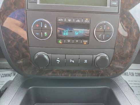 Used 2010 GMC Sierra 1500 Denali image 25