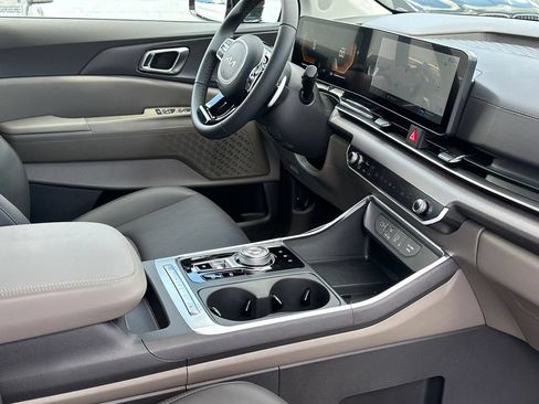 Certified 2026 Kia Carnival EX FWD image 13
