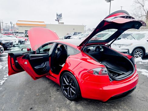 Used 2021 Tesla Model S Plaid image 14