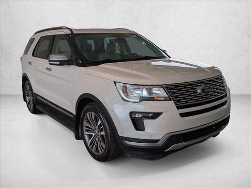 Used 2019 Ford Explorer Platinum image 3