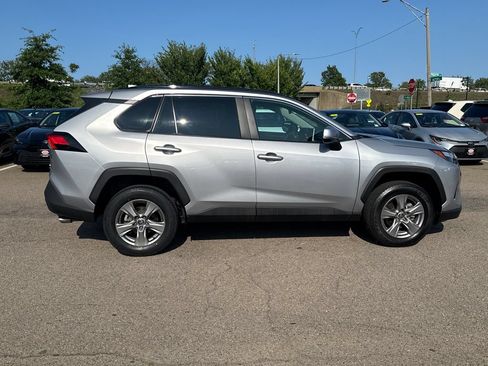 Used 2025 Toyota RAV4 XLE AWD/4WD image 9