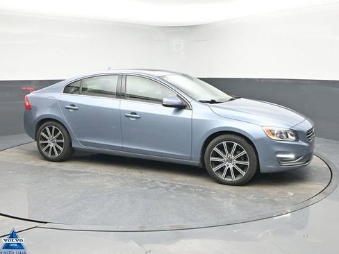 Used 2017 Volvo S60 T5 Inscription image 1