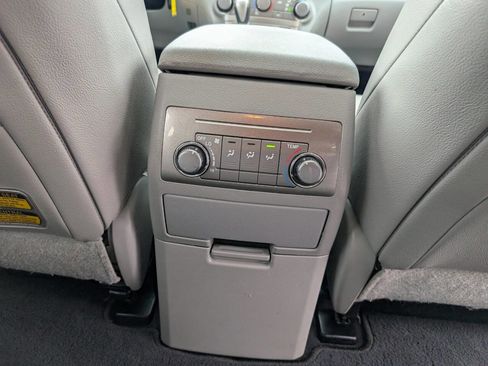 Used 2013 Toyota Highlander SE image 15