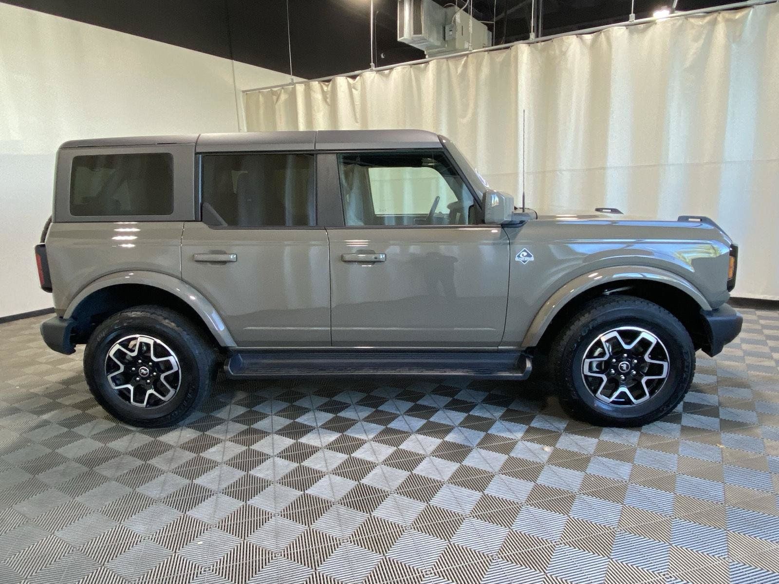 Used 2025 Ford Bronco Outer Banks AWD/4WD image 16