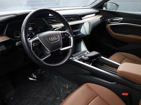 Used 2022 Audi e-tron Premium image 10