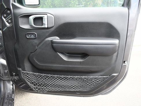 Used 2018 Jeep Wrangler Unlimited Sport S image 23