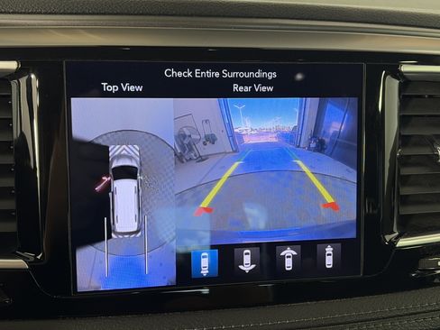 Used 2019 Chrysler Pacifica Limited w/ Advanced Safetytec Group FWD image 25