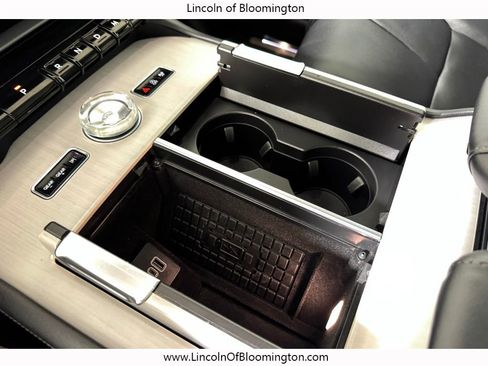 Used 2025 Lincoln Navigator L Reserve image 33