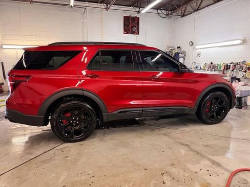 Used 2023 Ford Explorer ST w/ Equipment Group 401A image 3