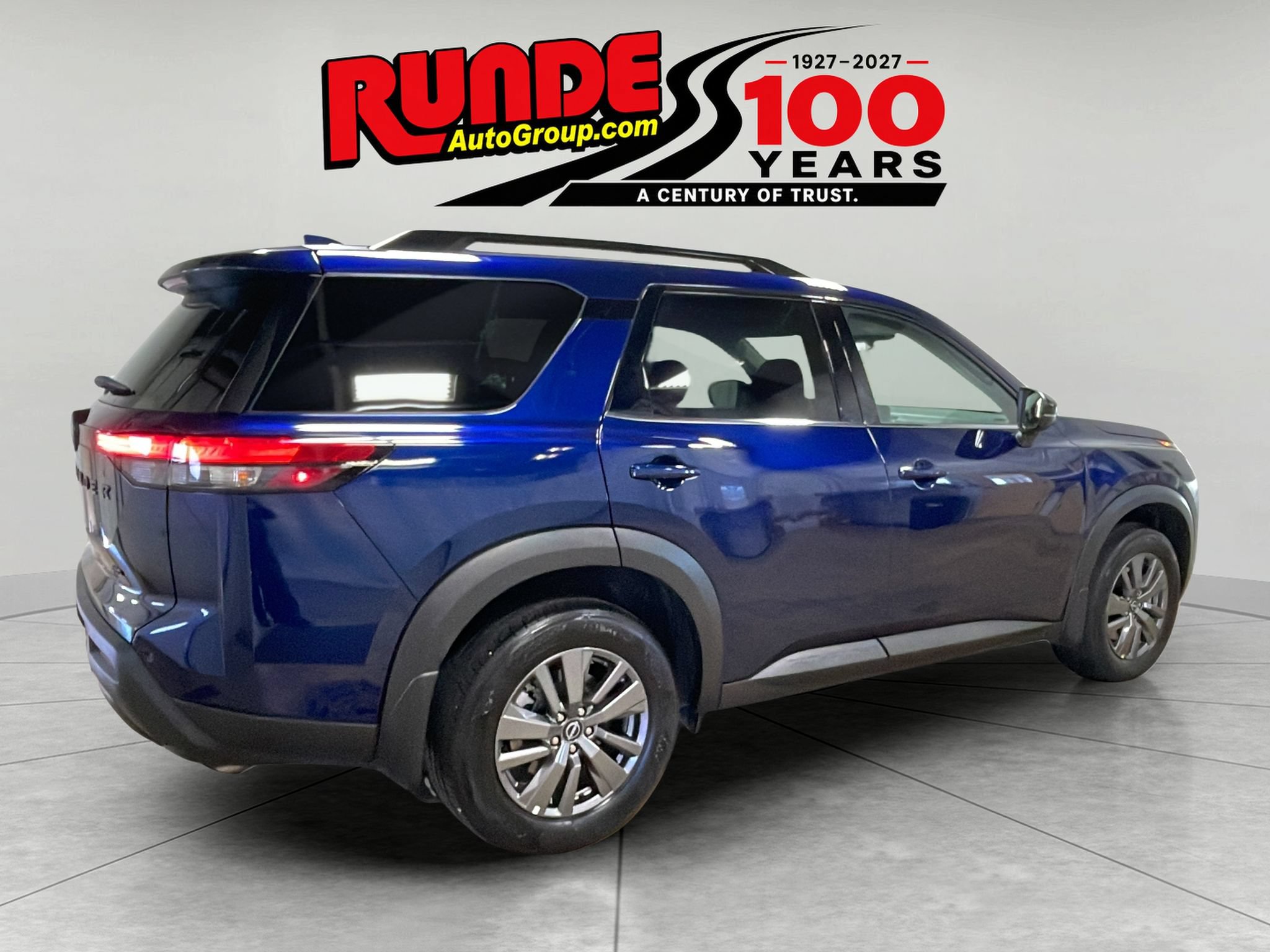 Used 2025 Nissan Pathfinder SV w/ Black Appearance Package AWD/4WD image 5